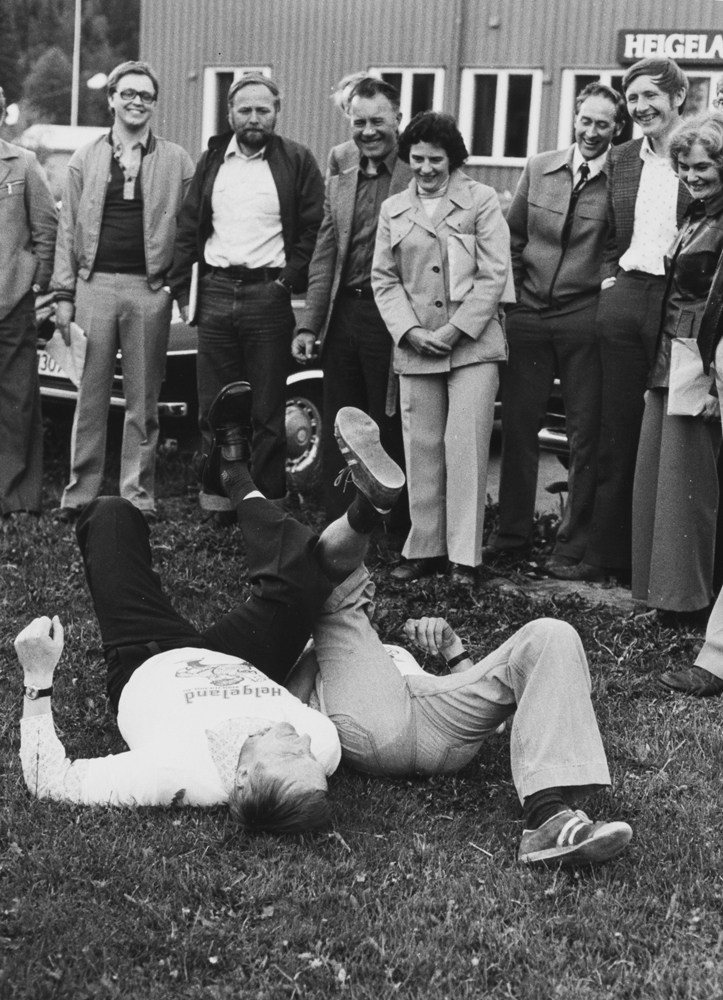 De borgerlige sparket beina under Arbeiderpartiet.
Politisk rævkrok i Grane Juli 1977.
Fra venstre: Kurt Fiplingdal og Erik Pausen.