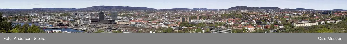 Panorama, byprospekt, utsikt, fjord, byggevirksomhet, havn, skip, båt, Akershus Festning, Rådhuset, containere, kran