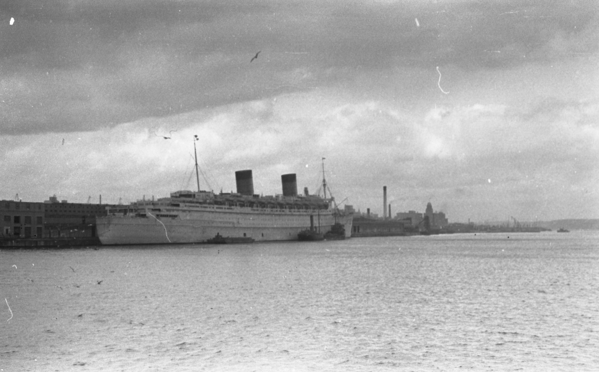 Queen Elisabeth. Halifax havn. Suderøy på vei til fangstfeltet.