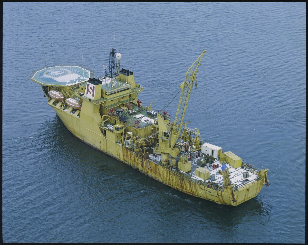 Flyfoto av dykkerservice-skipet "Seaway Condor" på sjøen.