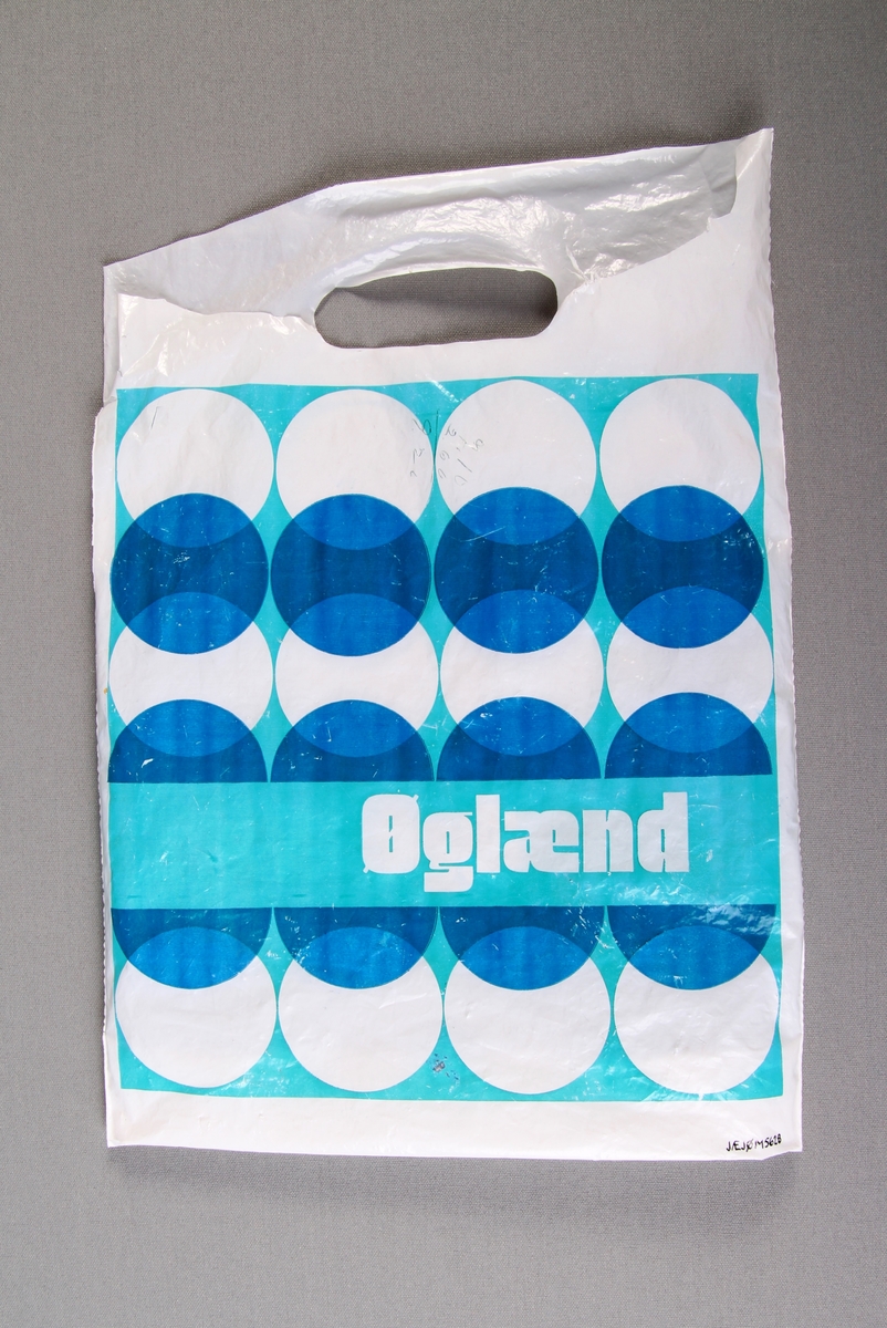 Liten handlepose med grafisk mønster og tekst Øglænd.