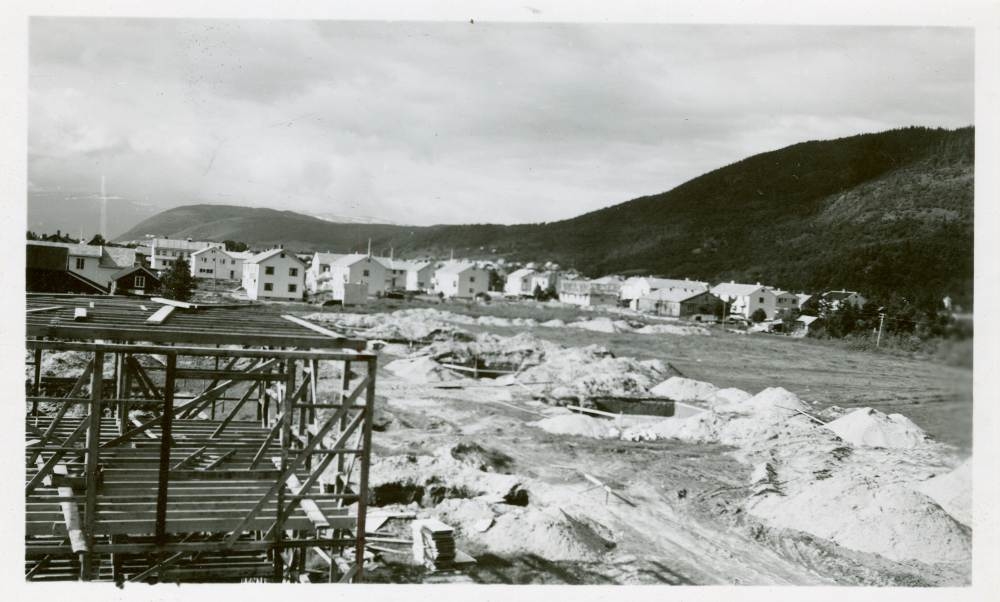 Oppstart av byggingen av Mosjøen skole på byflata.