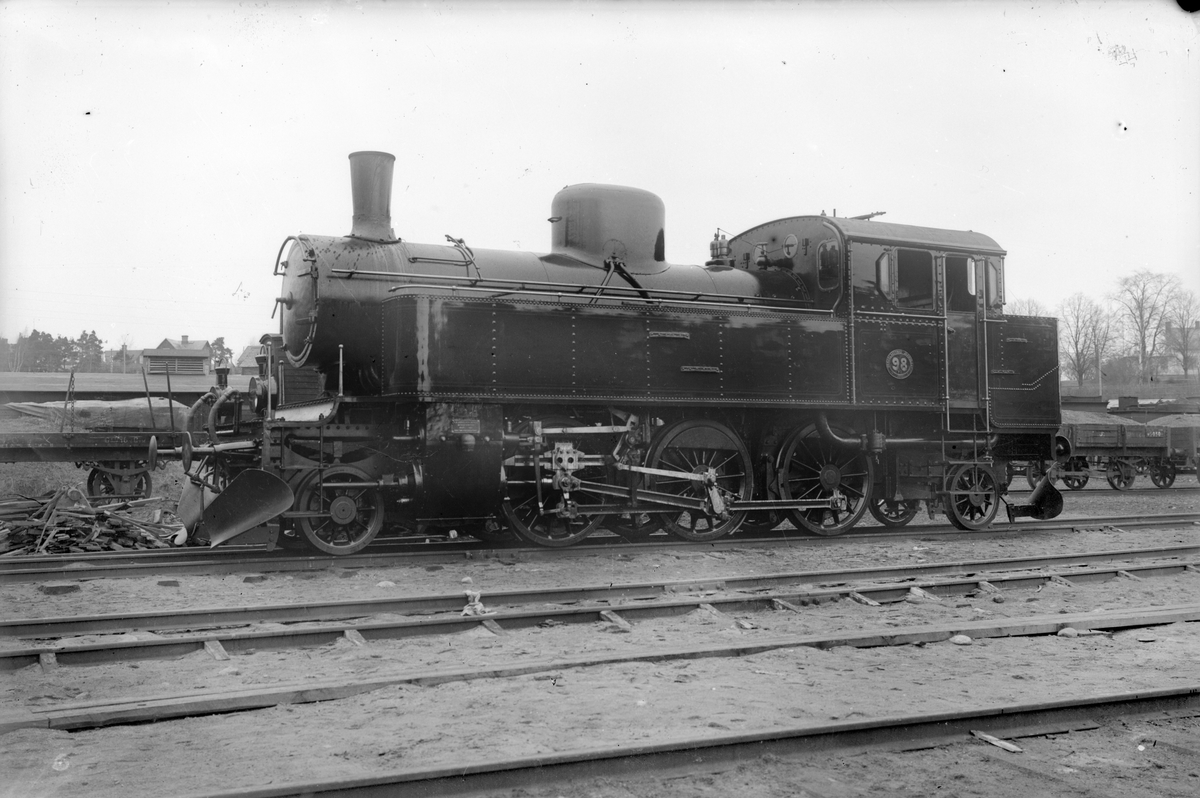 BJ Y3 98, byggd av Motala Verkstad  för Bergslagernas Järnvägar 1921. Till SJ 1948, fick då littera SJ S7 1879 . Skrotades slutligen 1973.