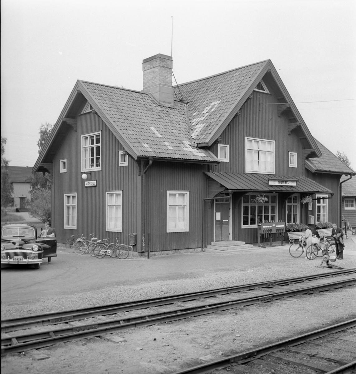 Stationen Niemisel, Bilen är en DeSoto årsmodell 1946-1948 ...