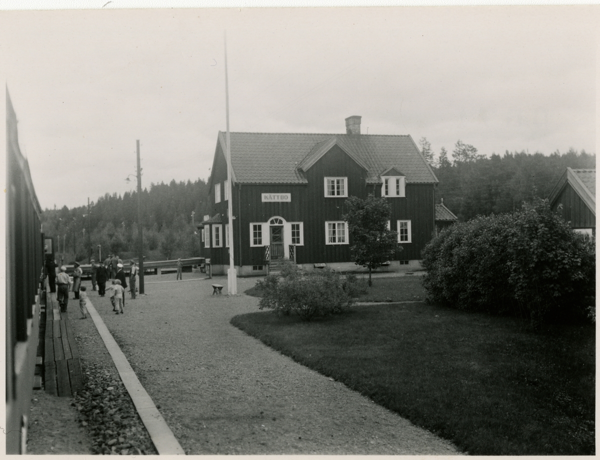 Håll- och lastplats anlagd 1898. Bispår till Vimo ångsågs brädgård.