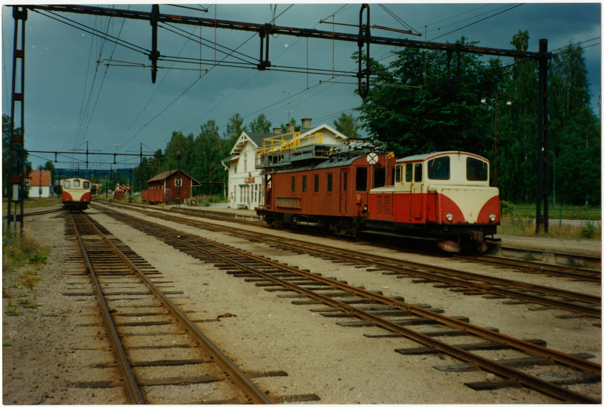 Skymnäs - Munkfors Järnväg, SMJ Z4p 2, och en elrevisionsvagnen.