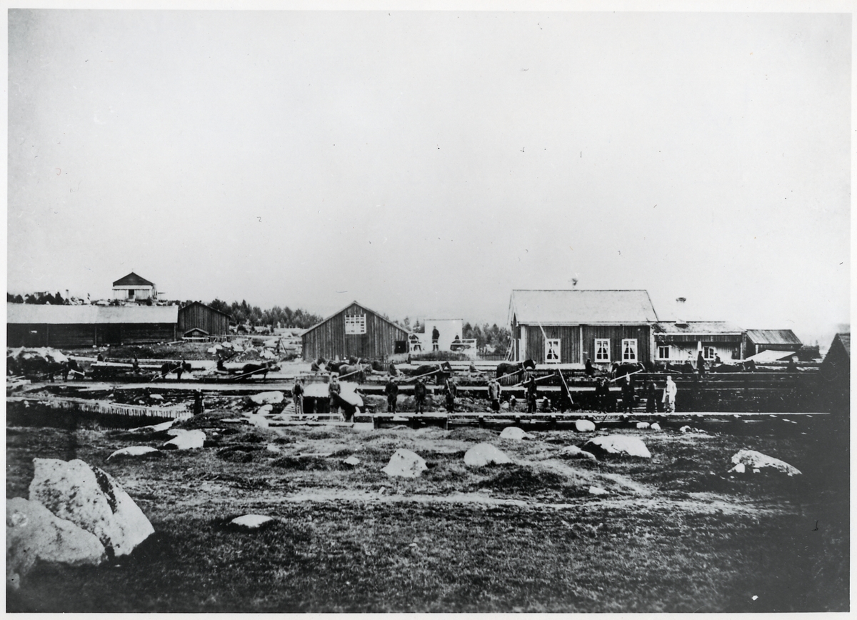 Hästbanan cirka år 1870. Platsen är Österström och lastningsplatsen låg alldeles till höger om bilden.