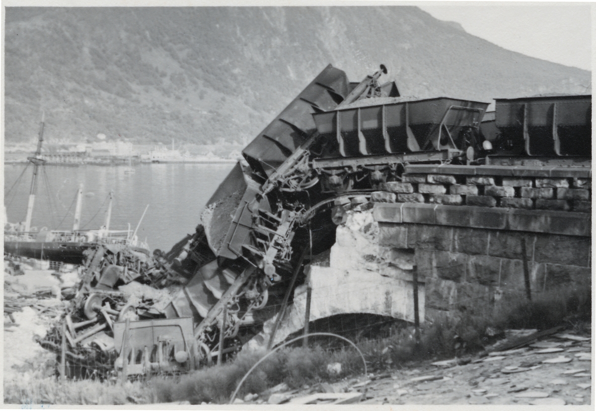 Bombning av järnvägar i Narvik, Norge.