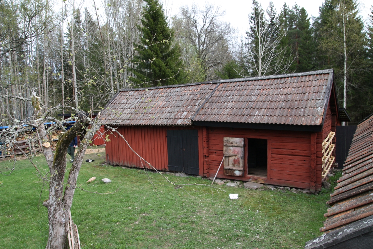 Restaurering av överloppsbyggnad, visthusbod och vedbod, efter, Björknäs, Verkarna, Börstils socken, Uppland 2009
