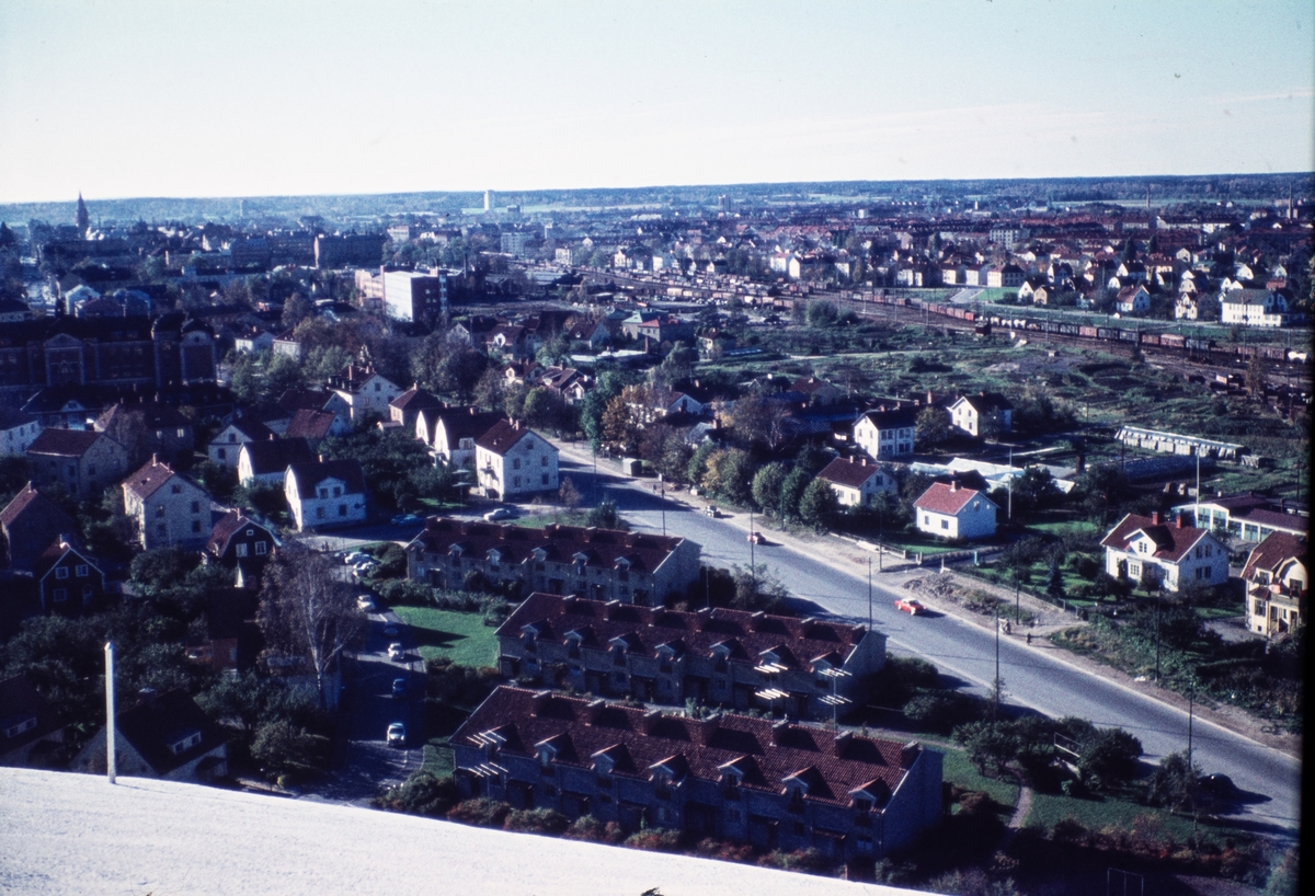 Utsikt från vattentornet Svampen. Hovstavägen. I mitten något vänster syns konfektionsfabriken Hagenfeldts.