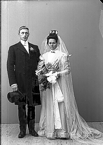 Brudparet Oskar Johansson och Ida Ferdinand, 1909.
