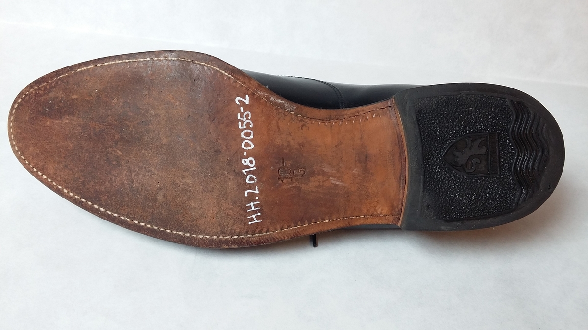 Randsydde herresko, såkalte Windsor-sko, i svart lær.
