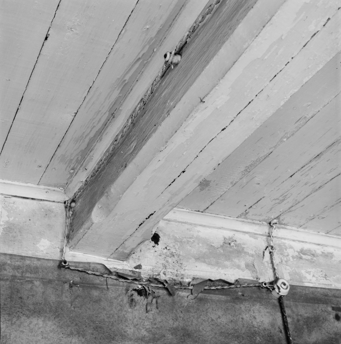 Innertak i bostadslängan Konstkarlsbyggningen, Dannemora Gruvor AB, Dannemora, Uppland 1992