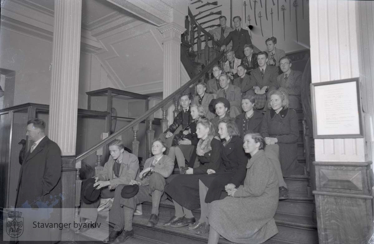 Kongsgård skole besøker Stavanger Museum i mai 1939