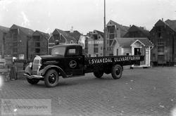 Lastebil for Svanedal Ullvarefabrikk på Ryfylkekaien