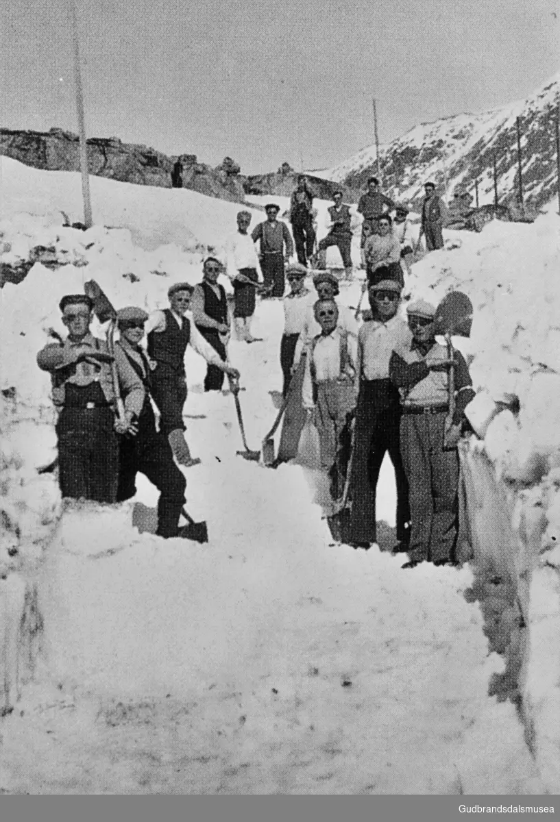 Karar på snømoking Strynsfjellet i slutten av 1940-åra