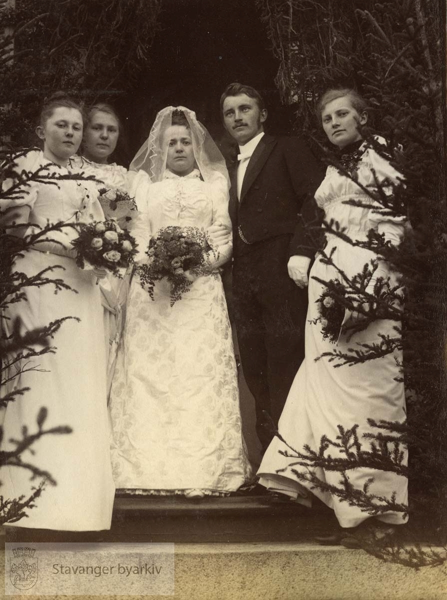 Olga Racine og Cornelius Middelthon gifter seg 19. mai 1892..(Opplysninger gitt av Trygve Middelthon)