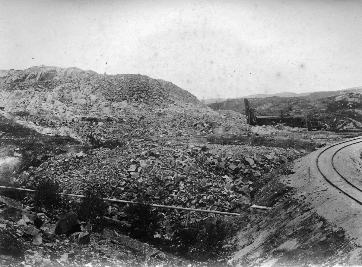 Malmfjell ved Suppevann i Bjørnevatn, Pall I, 14.07.1910. En Marion Shovel graver ut malmen.