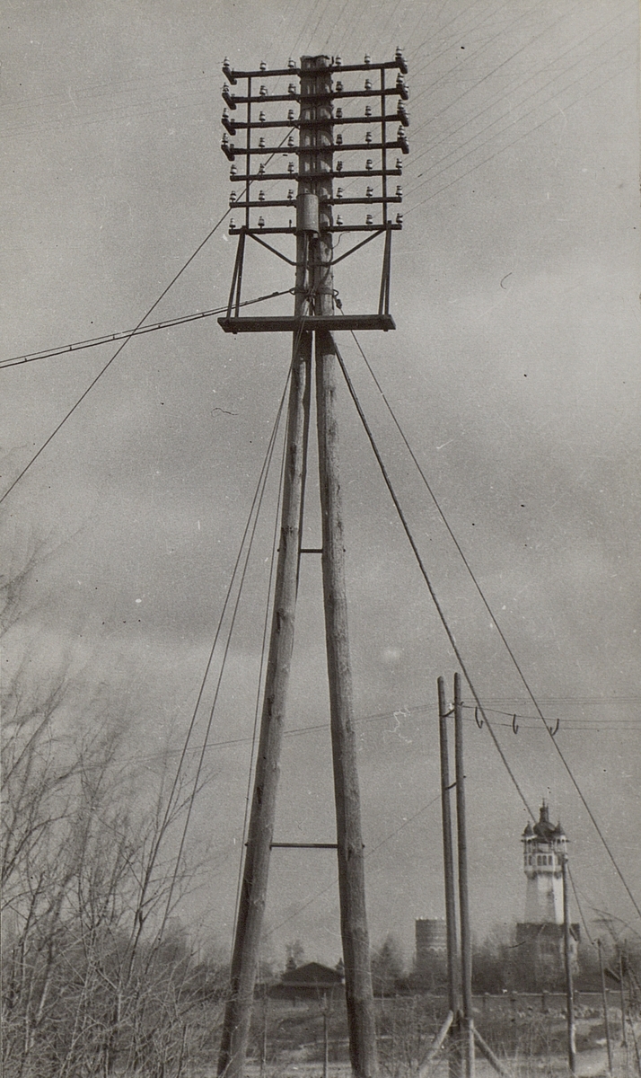 Olika detaljer i uppbyggnaden av ett blanktrådsnät 1930. Utgreningsstolpe, dubbel.