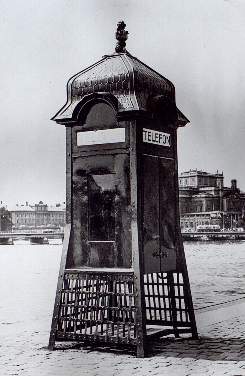 Telefonkiosk, modell år 1904.