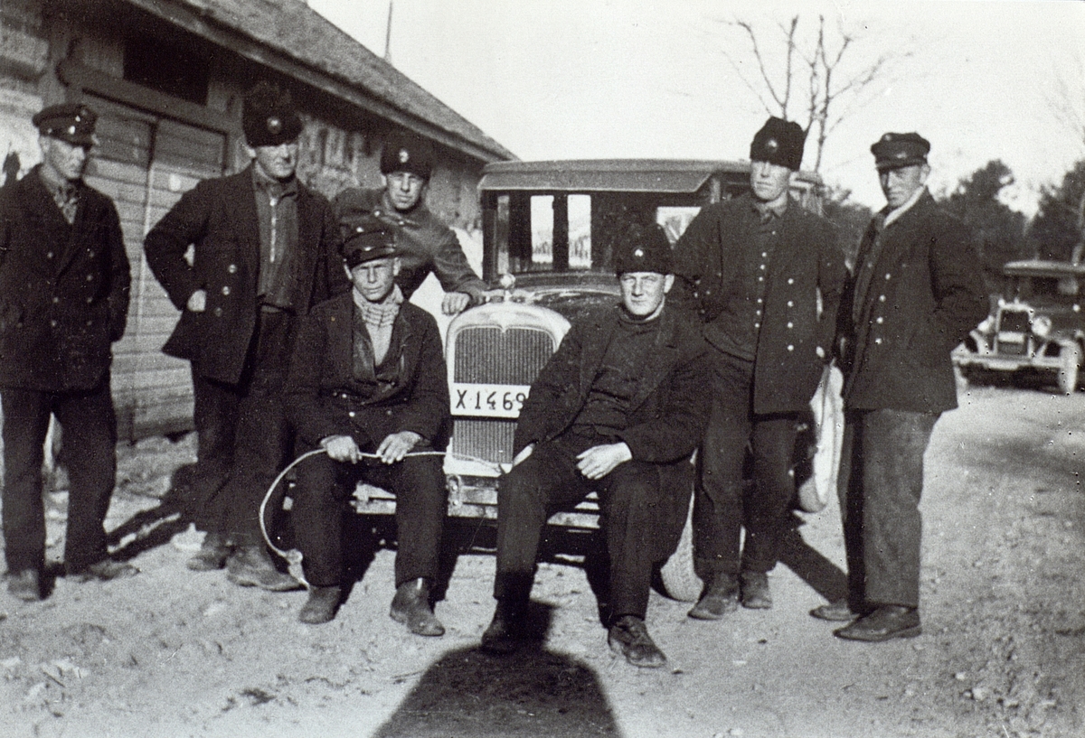 Från tidigt 1930-tal. 2:e från vänster Jonas Eriksson, Filip Eriksson, Manne Haglund, Viktor Ek, Axel Ångström och Anders Berglöf.