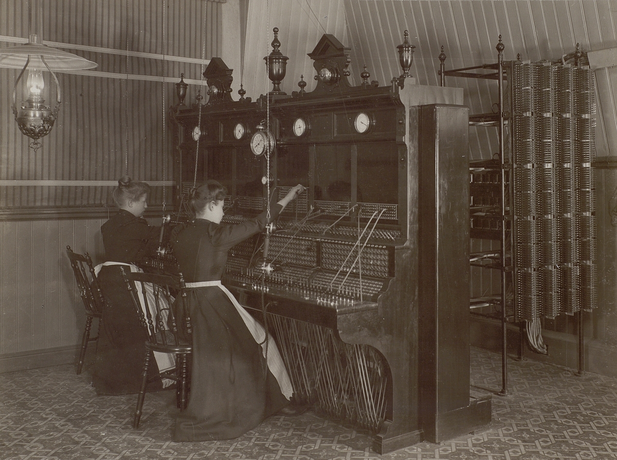 Björneborg, Finland. 1899. LME. Telefonstation. Interiör.