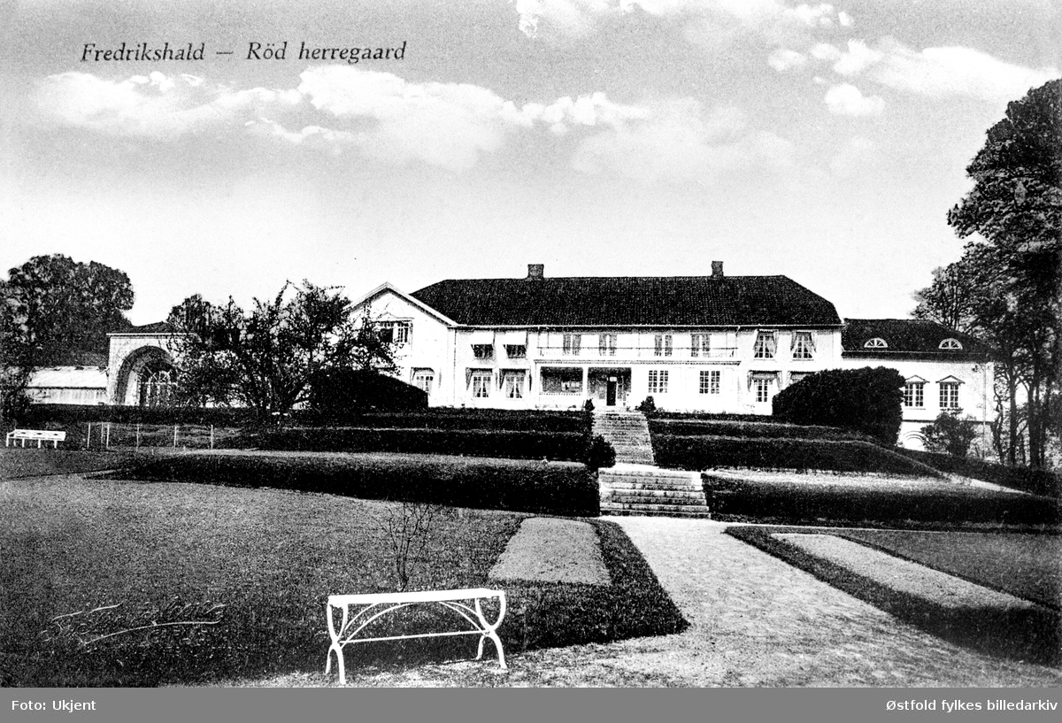 Rød Herregård, eksteriør med park i Halden.