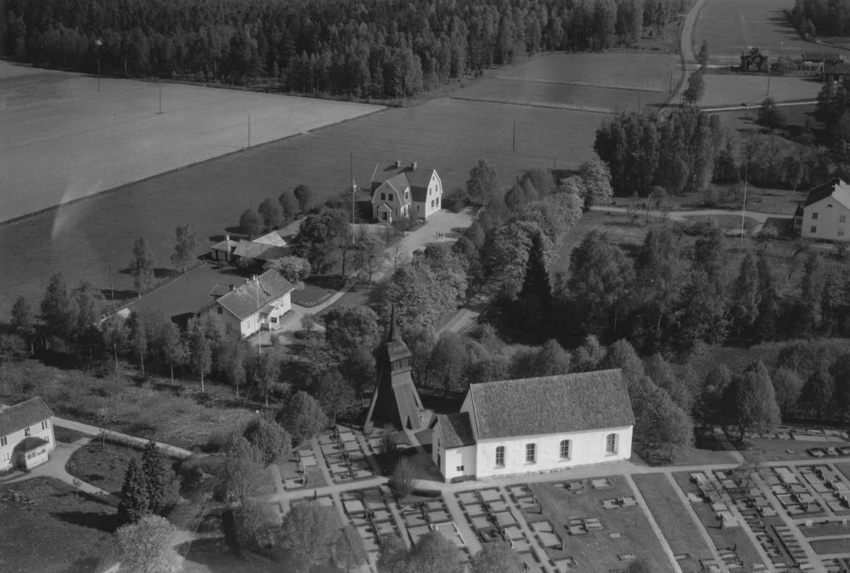 Flygfoto över Sandseryds kyrka i Jönköping. Nr R 590