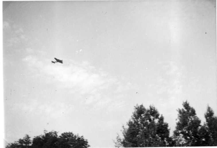 Ett bombflygplan - B17- i luften.