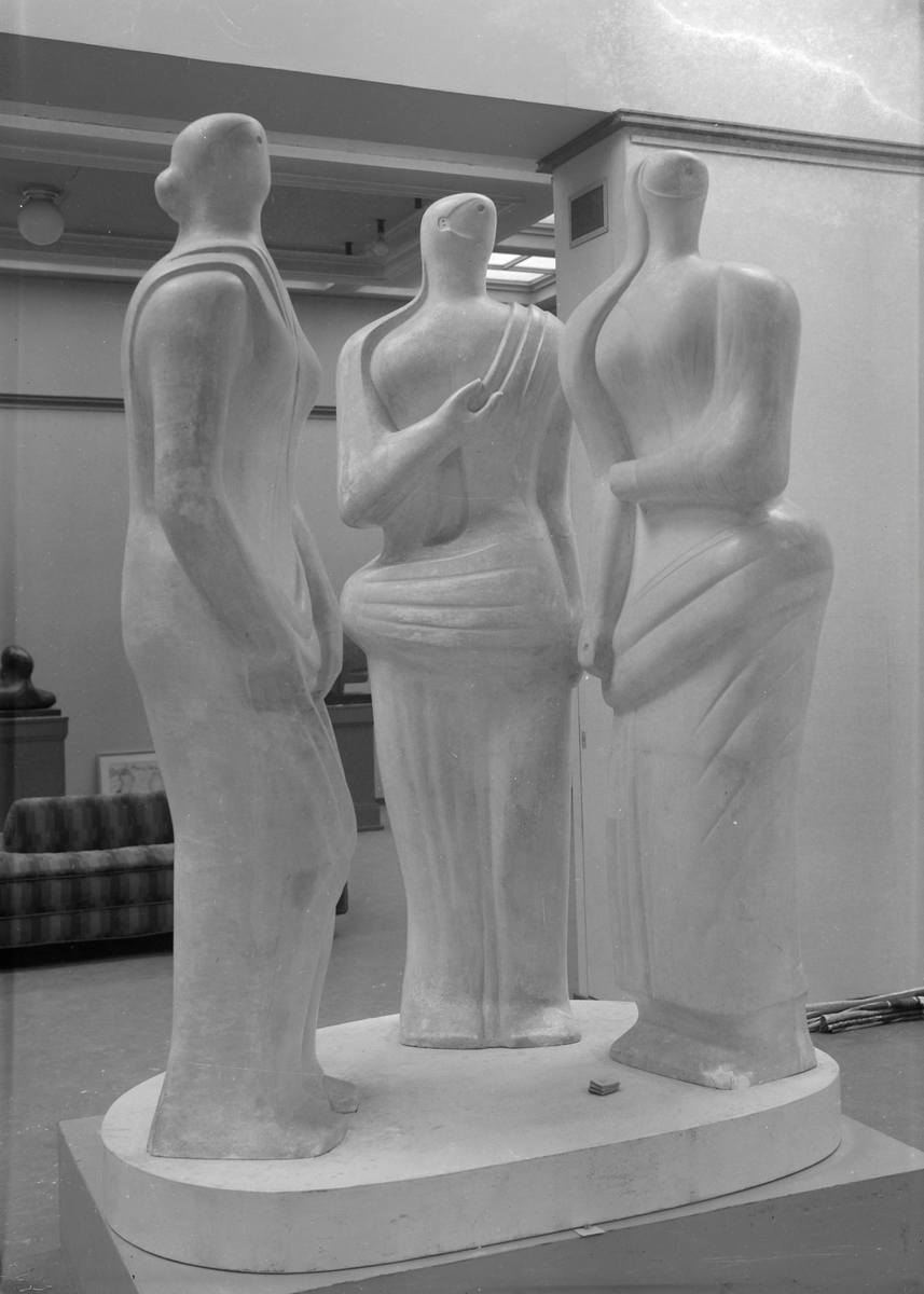 Skulpturer av Henry Moore utstilt  i Kunstforeningen,