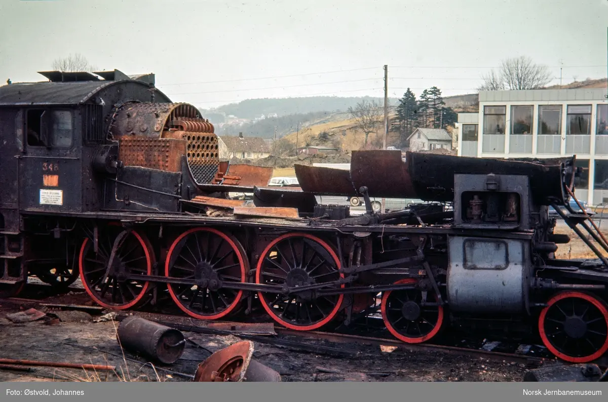 Damplokomotiv type 30b nr. 348 under opphugging i Sandnes.