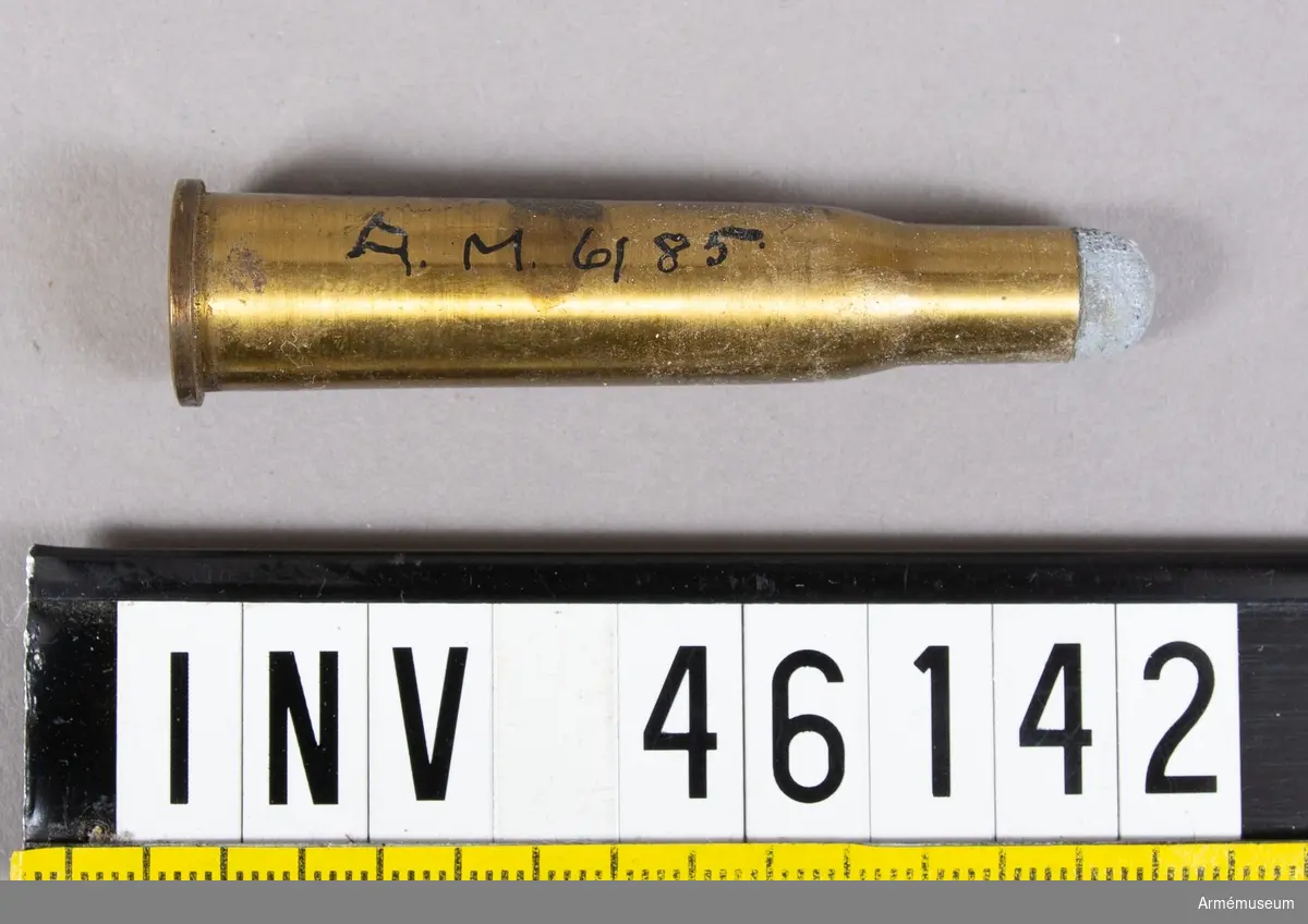Grupp E V.
8 mm hel kammarpatron. Till 8 mm gevär m/1867-89 och till kammargevär.