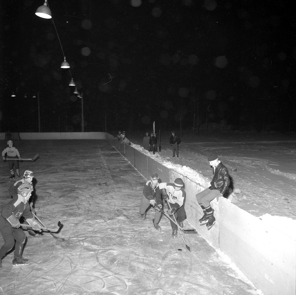 Kvartershockeypremiär. 
20 december 1958.