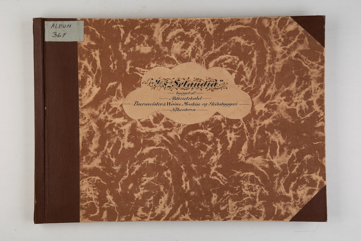 Album med fotografier av M/S 'Selandia' (b.1912 og skipets interiør og maskinrom