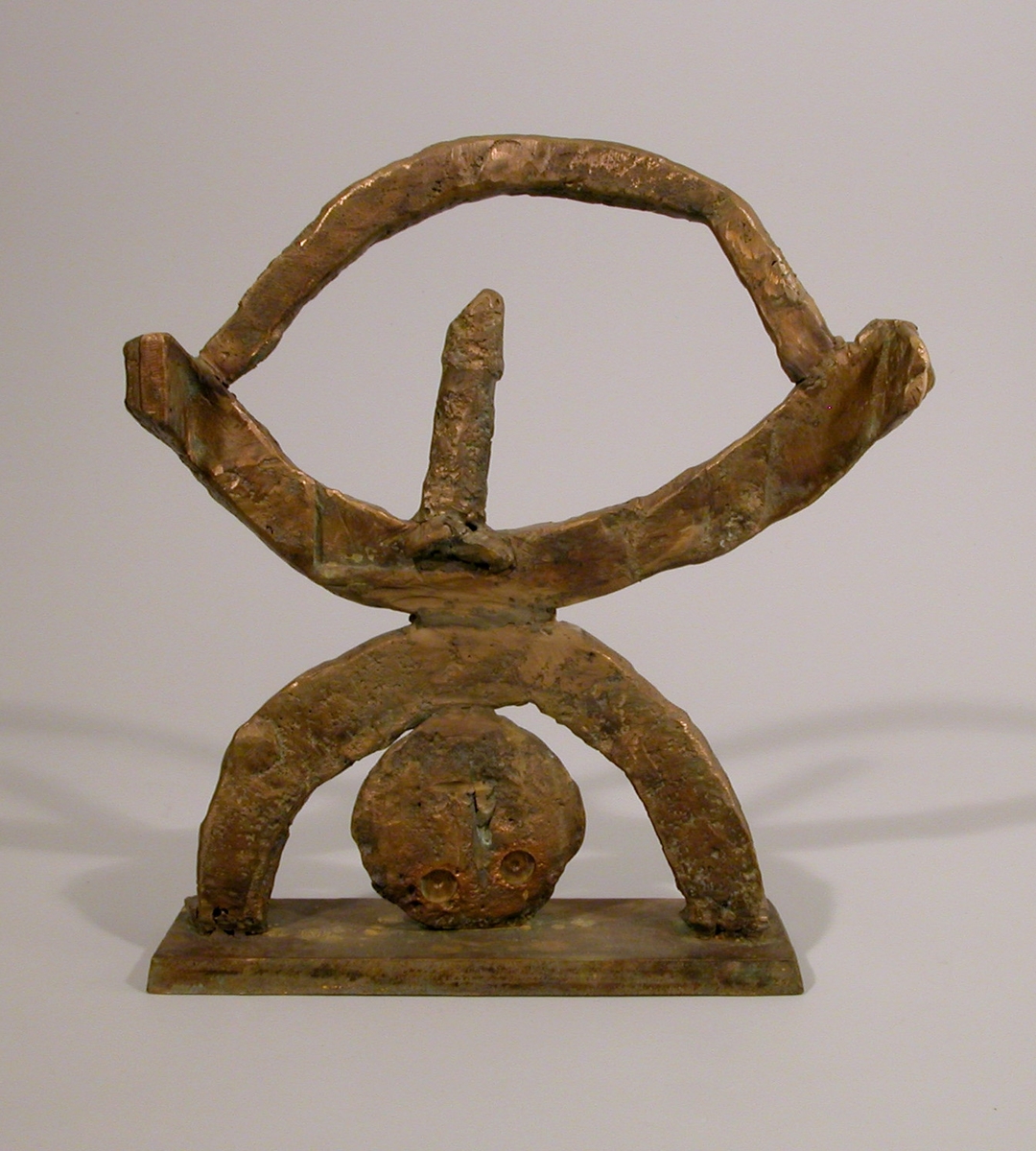 Akrobat med pil og bue [Skulptur]