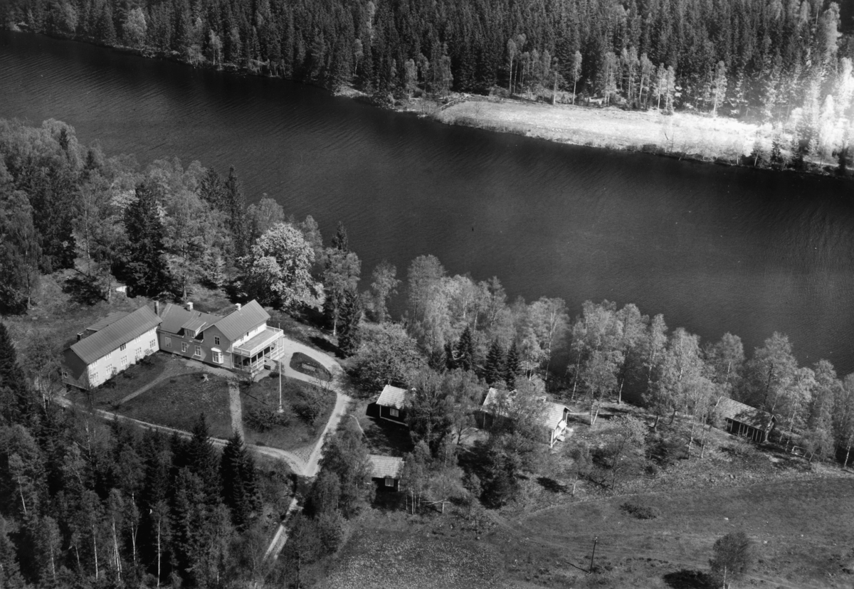 Flygfoto över Solgården vid Bor i Värnamo Kommun, Jönköpings län. Nr: 324/1957