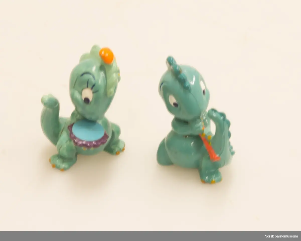 Plastfigurer fra Kinderegg: Dinosaurer.