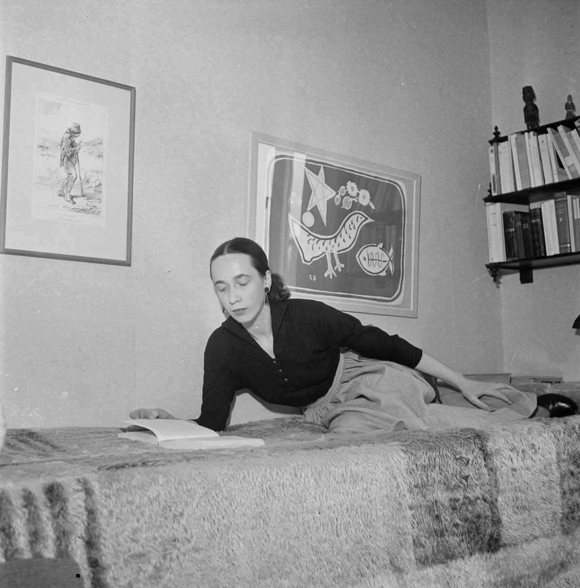 Författare Sara Lidman-Skarby i hemmet, Uppsala 1953 - Upplandsmuseet ...