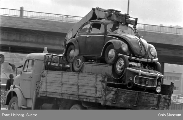 Mercedes-Benz lastebil, bilvrak, Volkswagen (Folkevogn)