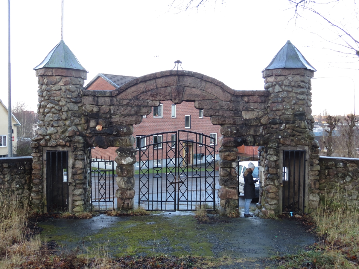 Portalen till Folkets park i Nässjö.