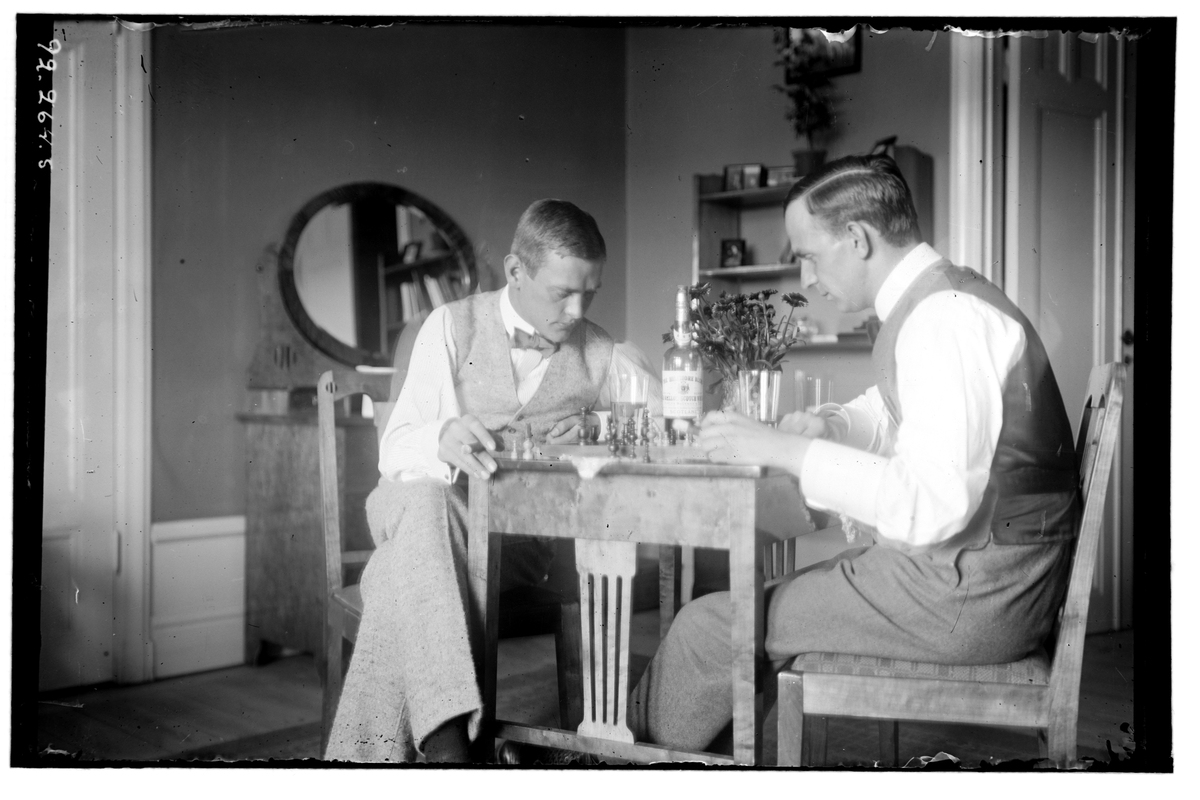 Hålahults sanatorium, interiör, två män spelar schack