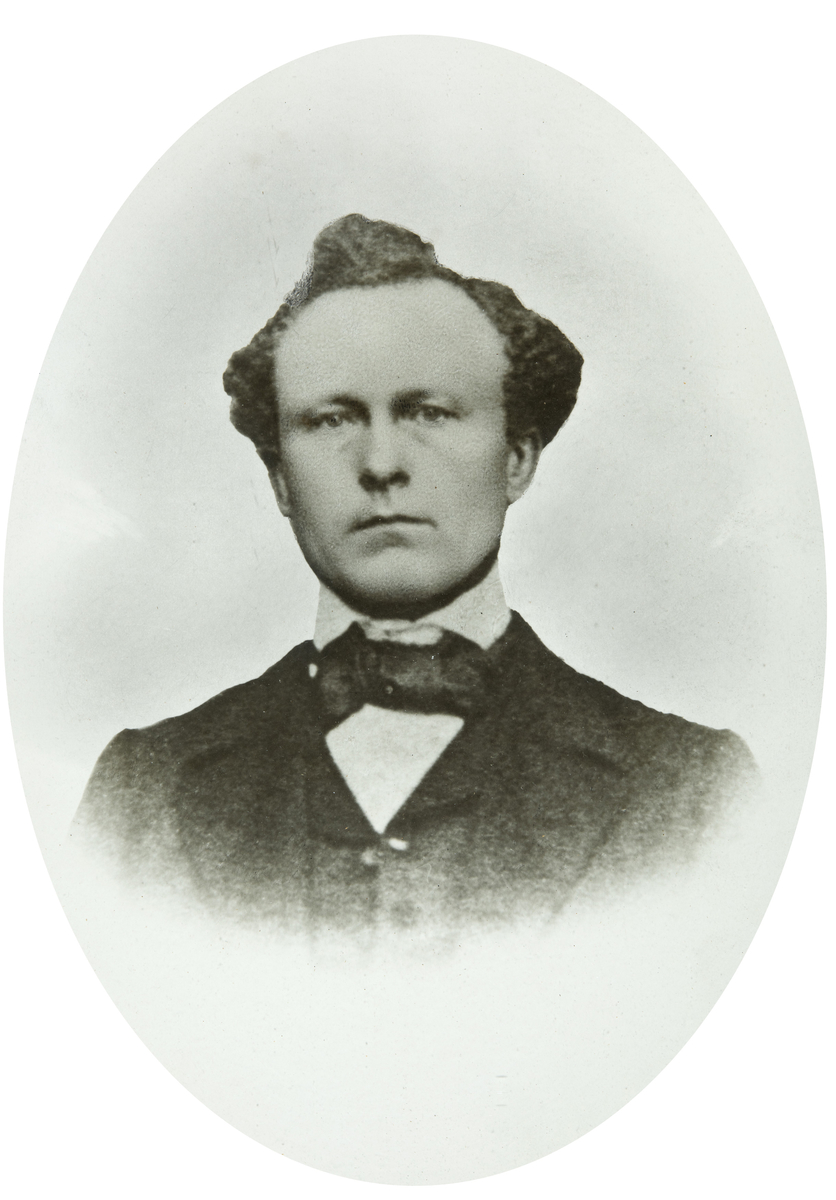 Styreleder for Atlungstad brenneri, Jacob Gaustad fra Arstad Nordre Gård. 

Født 1831. Formann i direksjonen 1870-72 og 1875-76.  Medlem av direksjonen så seint som 1887-89.