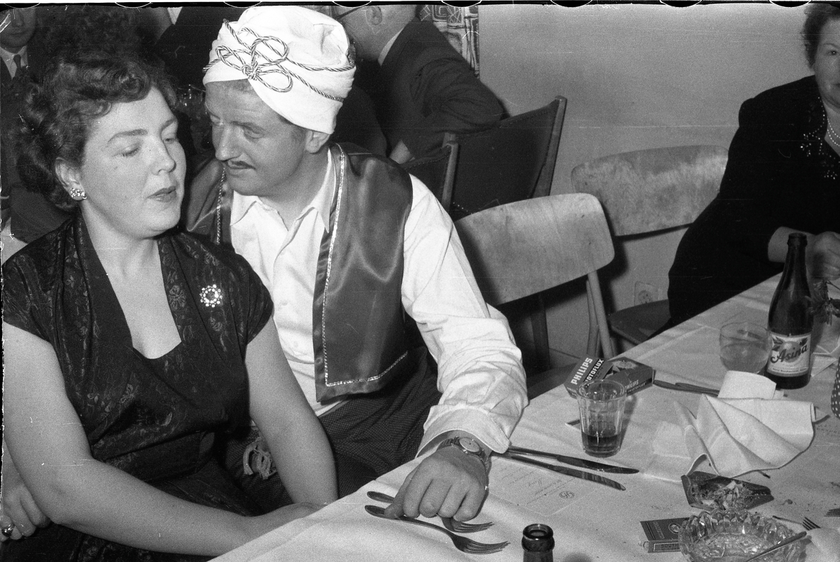 Ruth og Arne Svenning i restauranten på Grand.