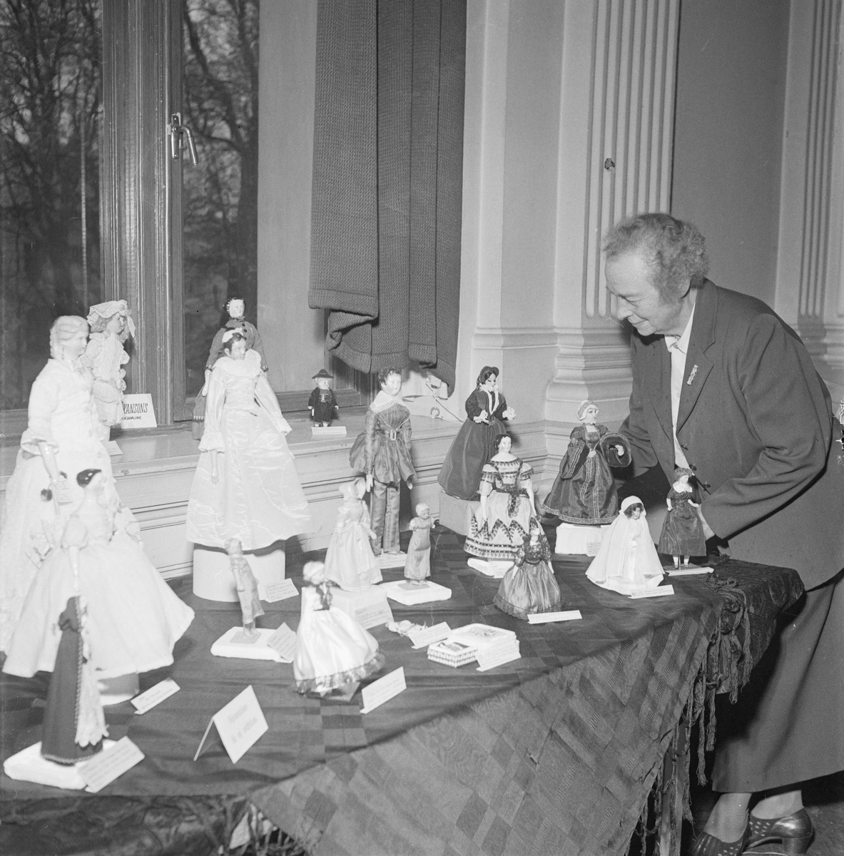 Utställning, dockor på Östgöta nation, Uppsala 1954