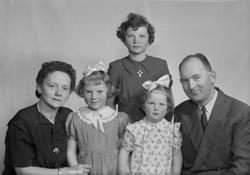 Johan og Målfrid Børsvik med døtrene Åse Marie, Anne-Lise og