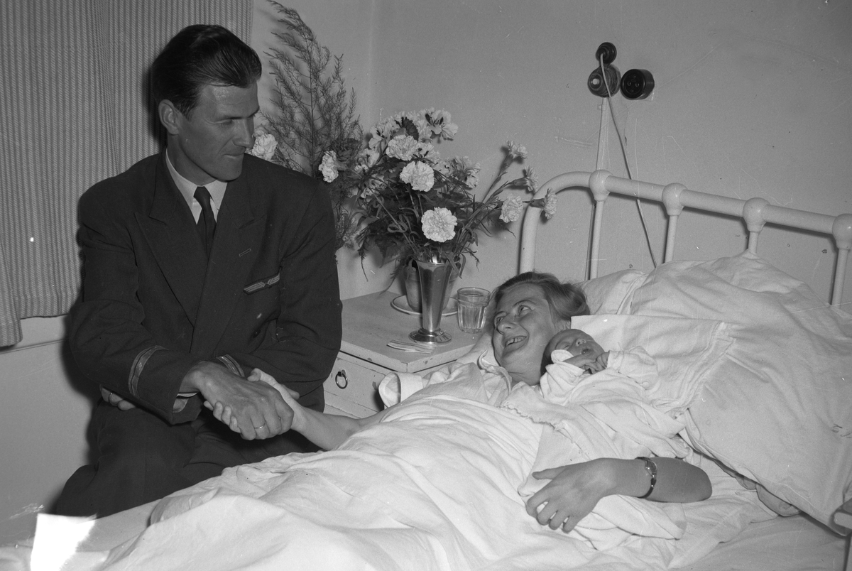 Irene Gautvik med nyfødt baby på E.C. Dahls stiftelse