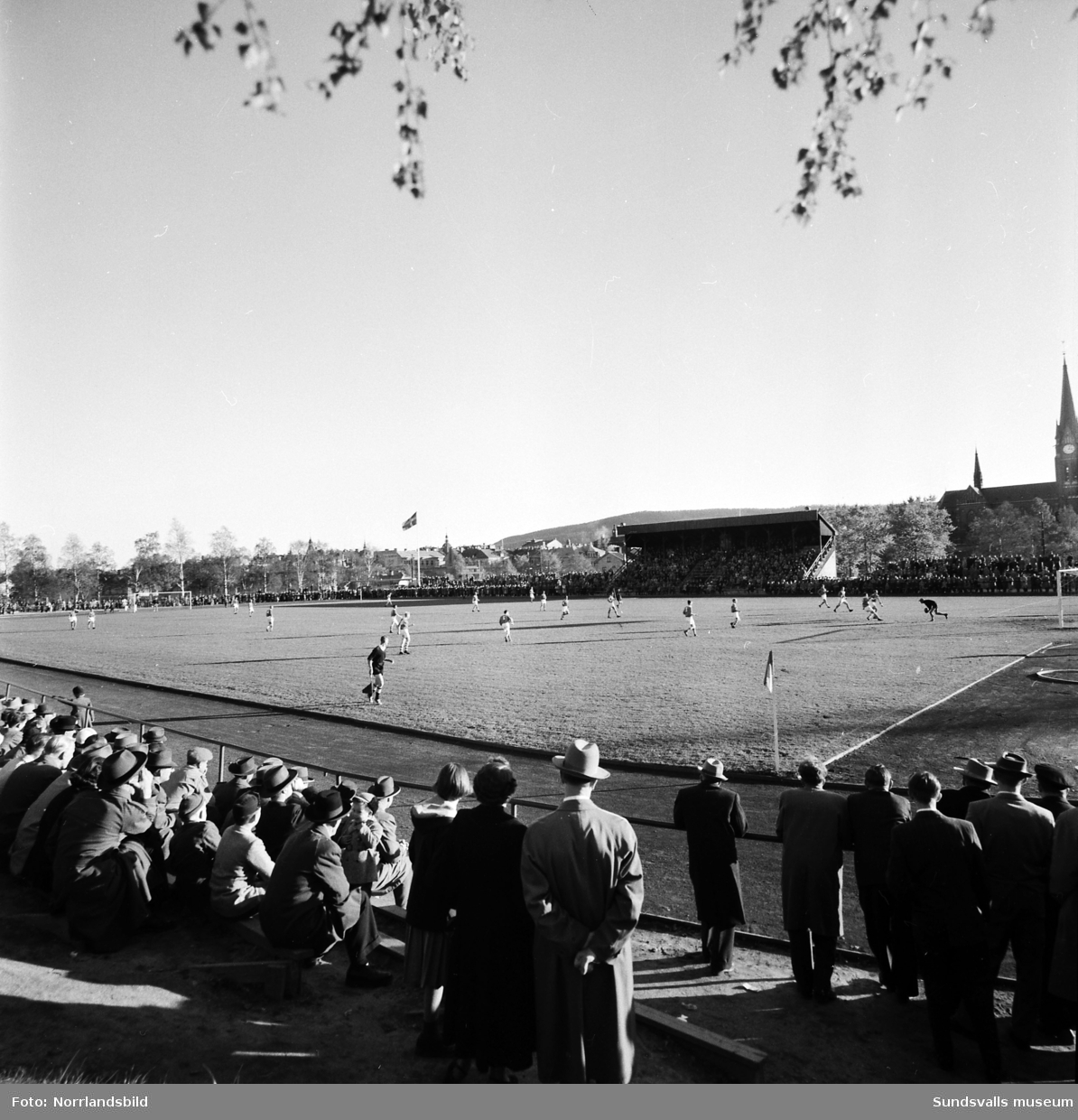 Fotbollsmatch GIF-Marma 1954. Lagbild samt matchbilder.