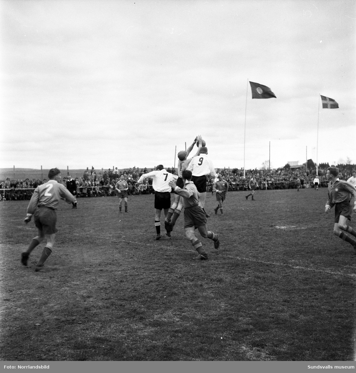 Fotbollsmatch Fagervik-SAIK, på fotbollsplanen i Bergeforsen.