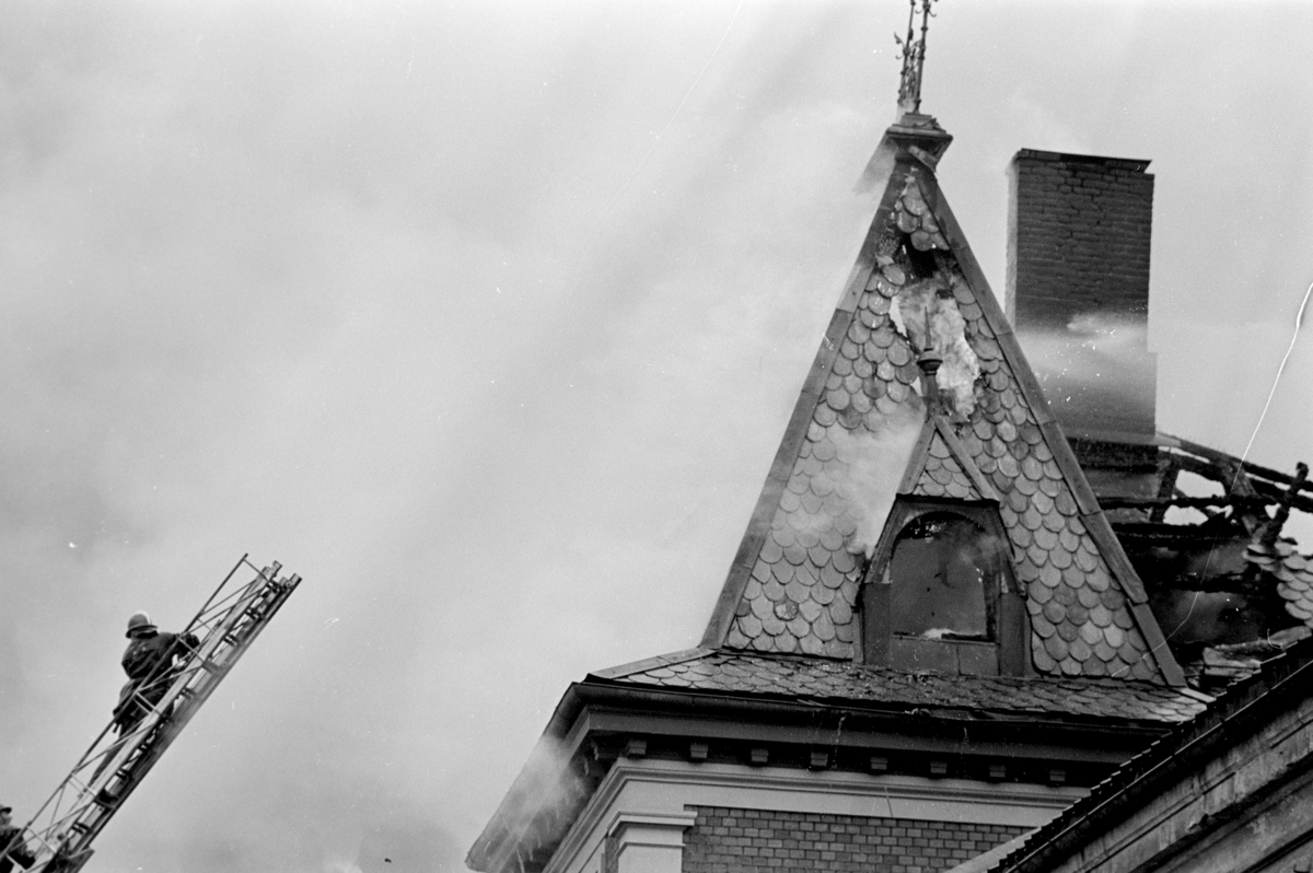 Brann, Grand Hotel, Hamar, 1969, brannmannskaper, stige,