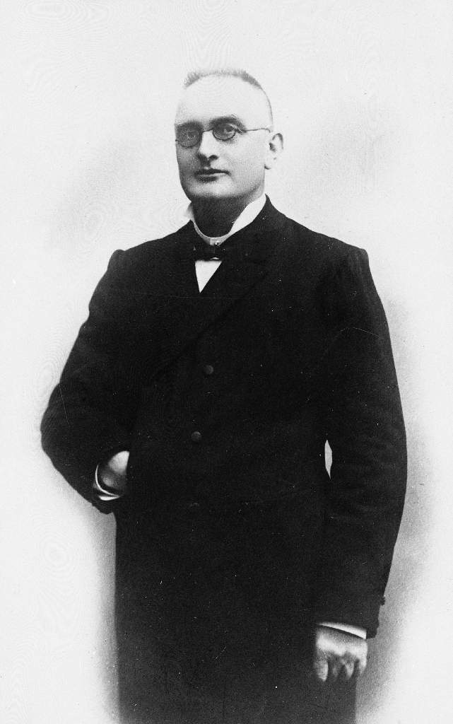 Prost Bernhard Jonasen, Høyland (7.4.1861 - 23.1.1926). Han var prost i Jæren prosti frå 1915.